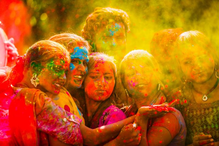 holi friends enjoy