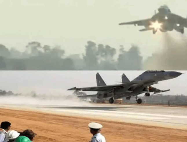 Indian Air Force Kicks Off Historic 'Land and Go' Drills on Ganga Expressway